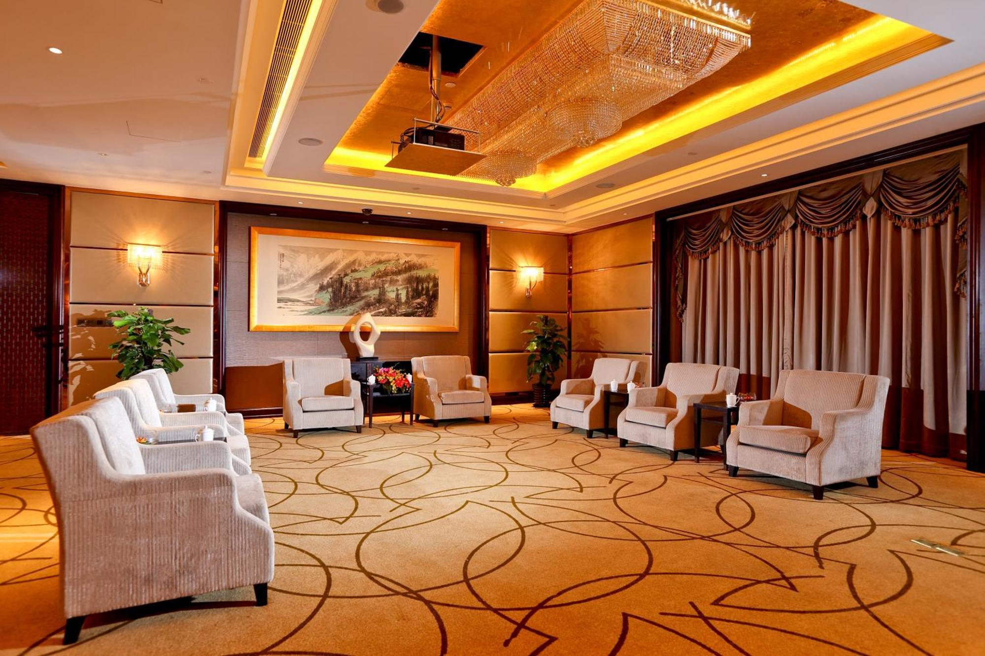 Royal International Hotel Shanghai - Pudong International Airport Exterior photo